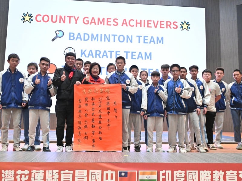 「教育鄉長」游淑貞親頒紅榜獎勵  肯定宜昌國中體育小將亮眼表現